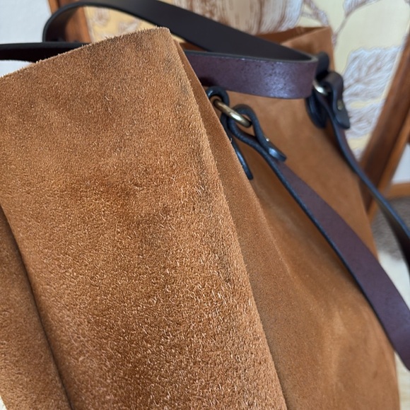 Filson Men’s Rugged Suede Tote - Picture 8 of 14